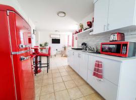 Paradise Beach Home @Jobos beach，位于伊莎贝拉的酒店