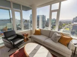 Downtown Victoria, Modern Condo, Parking, Spectacular Views.