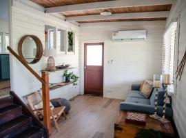 Birdsong Train Carriage Cabins，位于Palmwoods的酒店