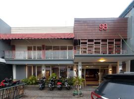 RedDoorz At Kutisari Surabaya，位于泗水Tenggilis Mejoyo的酒店