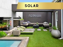 Le Petit Bijou Boutique Apartments - Solar Power，位于弗朗斯胡克的酒店