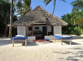 PRIVATE BEACH BUNGALOW ZERO MINUTE to beach Matemwe