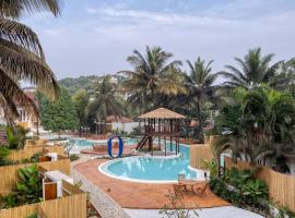 Azora by Ayatana, Goa，位于莫尔吉姆的酒店