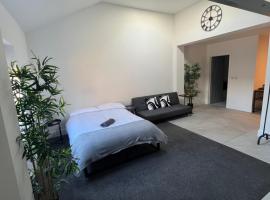 Entire property in Downham Market, Serviced Accomodation，位于道纳姆马基特的酒店