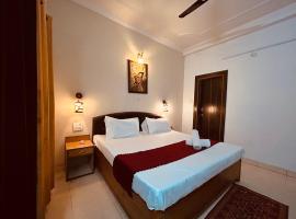 Hotel 4 You - Top Rated and Most Awarded Property In Rishikesh，位于瑞诗凯诗的住宿加早餐旅馆