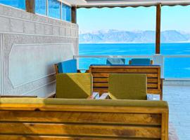 Vista Hotel Haql，位于Al Humaizah的带泳池的酒店