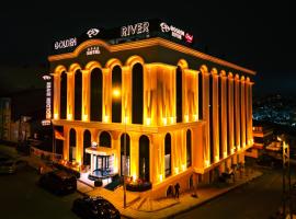 Golden River Hotel By Continent，位于Arnavutköy的酒店