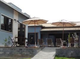 Espaço Dunei - Casa inteira com piscina，位于卡塔斯阿塔斯的度假屋