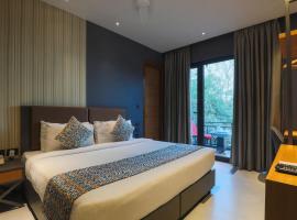 Hotel Bluestone Nehru Place by The Cosy Hotels，位于新德里的酒店