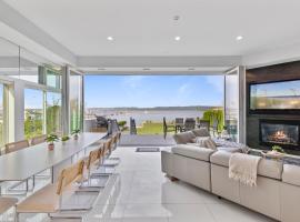 Piermont Waterfront Villa with Hot Tub，位于Piermont的酒店