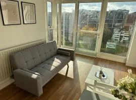 Luxury 1 Bedroom Apartment - City Centre - Balcony - Near O2 Academy