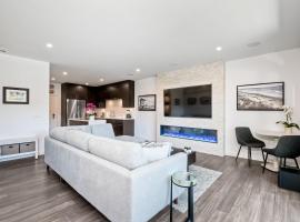 La Costa Luxury Condo - Fully Remodeled，位于恩西尼塔斯的酒店