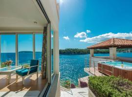 Villa K Dubrovnik-5 bedroom villa with sea access，位于扎通的酒店