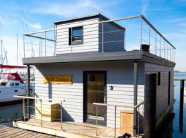 Hausboot Kaddi`s Sunshine - Huus & Meer，位于费马恩的船屋