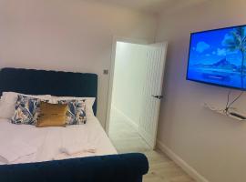 Newly Refurbished 1Bedroom 4 mins walk to Crystal Palace Station，位于水晶宫的酒店