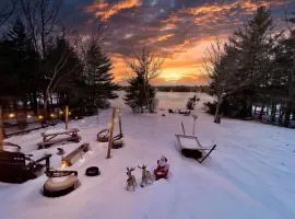 Zen Den - Pocono LakeFront with Hot Tub !