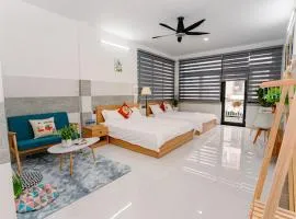 ALOHA SAIGON HOSTEL by Local Travel Experts - Newly opened, Less-touristy location, Spacious rooms, Glass shower bathroom, Free breakfast, Quiet alley and Cultural exploration