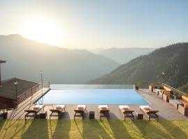 juSTa Cliffend Resort & Spa, Mashobra，位于Kīar的酒店