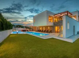 Villa am Meer mit Pool & Kinderpool - Leon's Holiday Homes