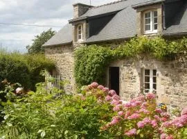 212 - Maison en pierre de 5 chambres située entre les stations balnéaires d'Erquy et de Fréhel