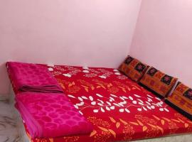 Hotel Parvati Stey Home Ujjain，位于乌贾因的豪华帐篷