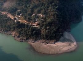 ONENESS Rishikesh by Ganga Kinare - A Luxury Wilderness Resort，位于瑞诗凯诗的酒店