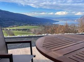 Magnifique Suite Takapuna 4/6p vue lac & montagne，位于Saint-Eustache的酒店