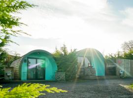 Original Glamping Pod with Hot Tub，位于弗罗德舍姆的豪华帐篷营地