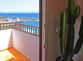 Piso en Candelaria con terraza, vistas al mar, aire acondicionado y garaje，位于坎德拉里亚的度假短租房