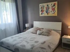 Chambre calme dans une maison à la campagne