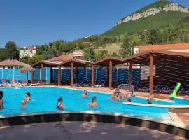 Mobil Home XXL 4 chambres - Camping Le Viaduc