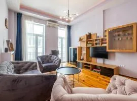 Charming 2BDR Apartment in Historic Center With Parking