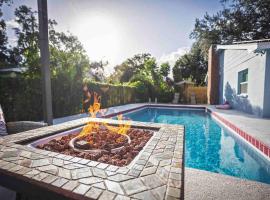 Heated Pool in Private House w/ Fire Pit，位于Seffner的酒店