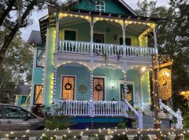 Peace & Plenty Inn Bed and Breakfast Downtown St Augustine-Adults Only，位于圣奥古斯丁的酒店