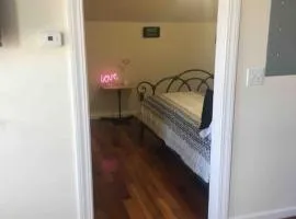 Lovely one bedroom with free parking