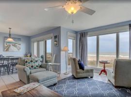 Oceanfront Retreat with a Remarkable View. NEW!，位于费南迪纳比奇的公寓