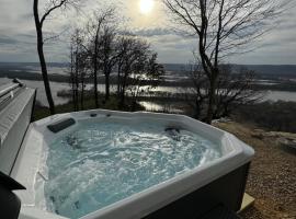 Paradise Point sleeps 4 Hot Tub