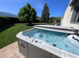 VILLA SAINTE BAUME Piscine Jacuzzi tout confort，位于南莱潘的酒店