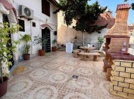 Magnifique Villa avec garage à 2min de la plage Saint-Rock, Ain El Turk, Oran，位于艾因埃尔特克的度假屋