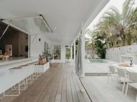 Paradise Palms - pet-friendly beach home with pool