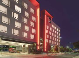 Radisson RED Miami Airport，位于迈阿密的酒店