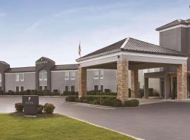 Country Inn & Suites by Radisson, Dunn, NC，位于邓恩的酒店