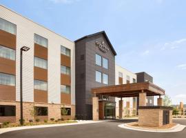 Country Inn & Suites by Radisson Asheville River Arts District，位于阿什维尔的酒店