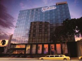 Radisson Hotel Decapolis Miraflores，位于利马佛得角海岸的酒店