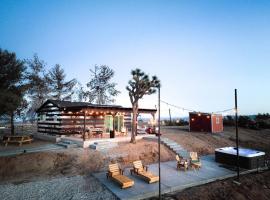 The Invisible Wind Cabin- Joshua Tree Amazing View，位于丝兰谷的度假屋