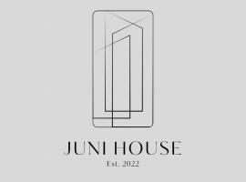 Juni House Chumphon，位于春蓬的度假短租房