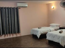 Tazrah roomstay (1 queen or 2 twin super single room)，位于瓜拉弄宾的酒店