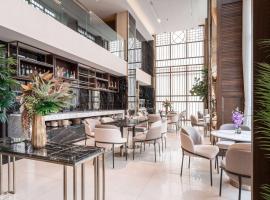 Ramada Plaza by Wyndham Bangkok Sukhumvit 48，位于曼谷的酒店