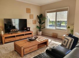 Tranquil Town House Shepparton，位于谢珀顿的酒店