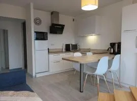 664 - Bel appartement à Erquy, à 400m de la plage du centre offrant une vue en hauteur du Port